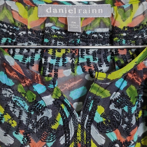 Daniel Rainn Vibrant Multicolor Patterned Women's Top - Picture 4 of 6